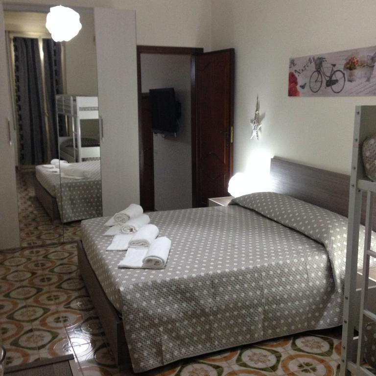 Apartamento Le Tre Rose Di Mary Avola Exterior foto