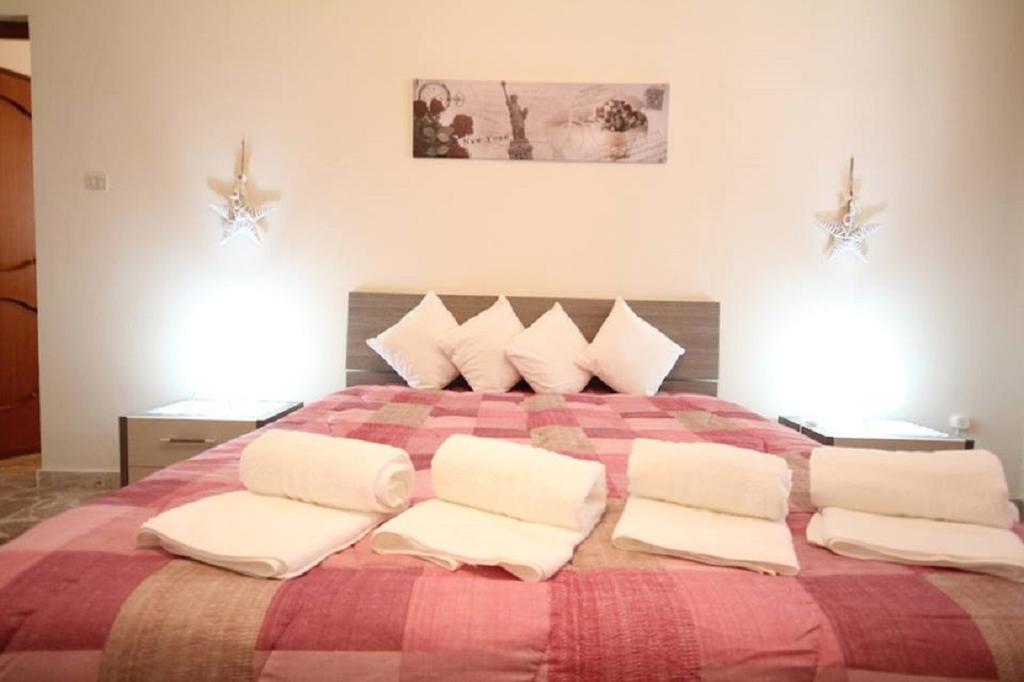 Apartamento Le Tre Rose Di Mary Avola Exterior foto