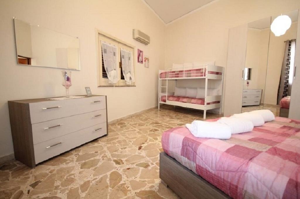 Apartamento Le Tre Rose Di Mary Avola Habitación foto