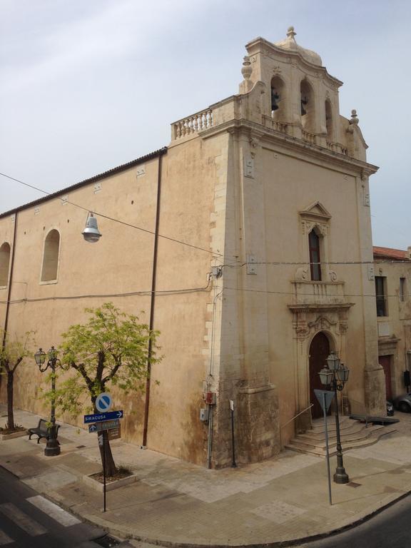 Apartamento Le Tre Rose Di Mary Avola Exterior foto